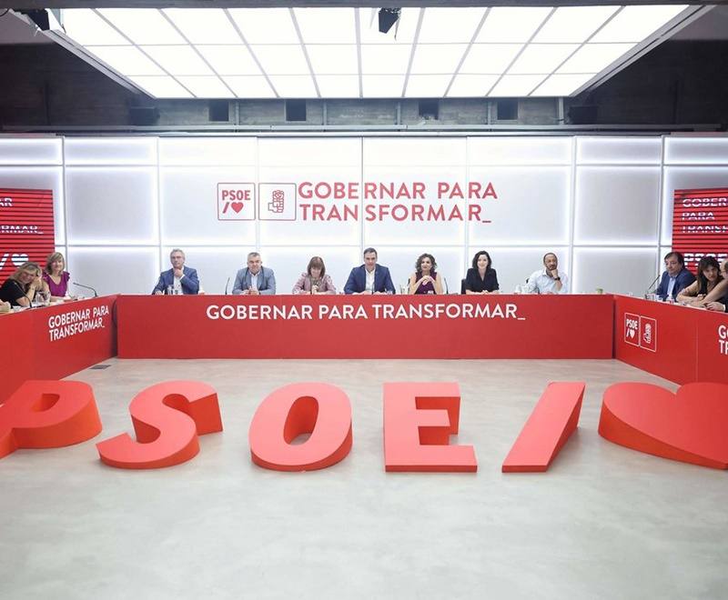 Conferencia de prensa en la sede del PSOE